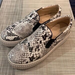 Snakeskin pattern sneakers (slip on)